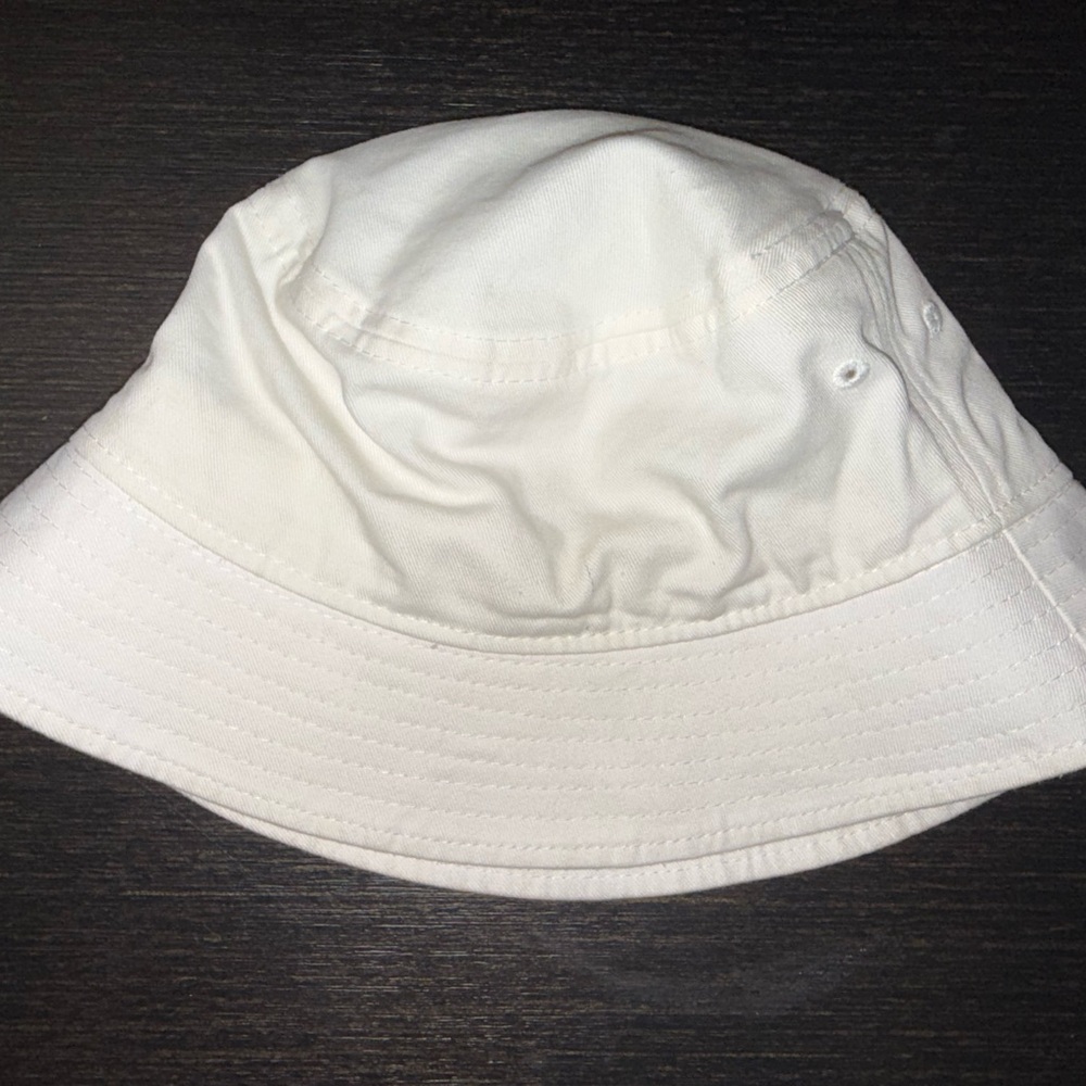 Tommy Hilfiger Off-White Bucket Hat with Logo Tab - Picture 2 of 4